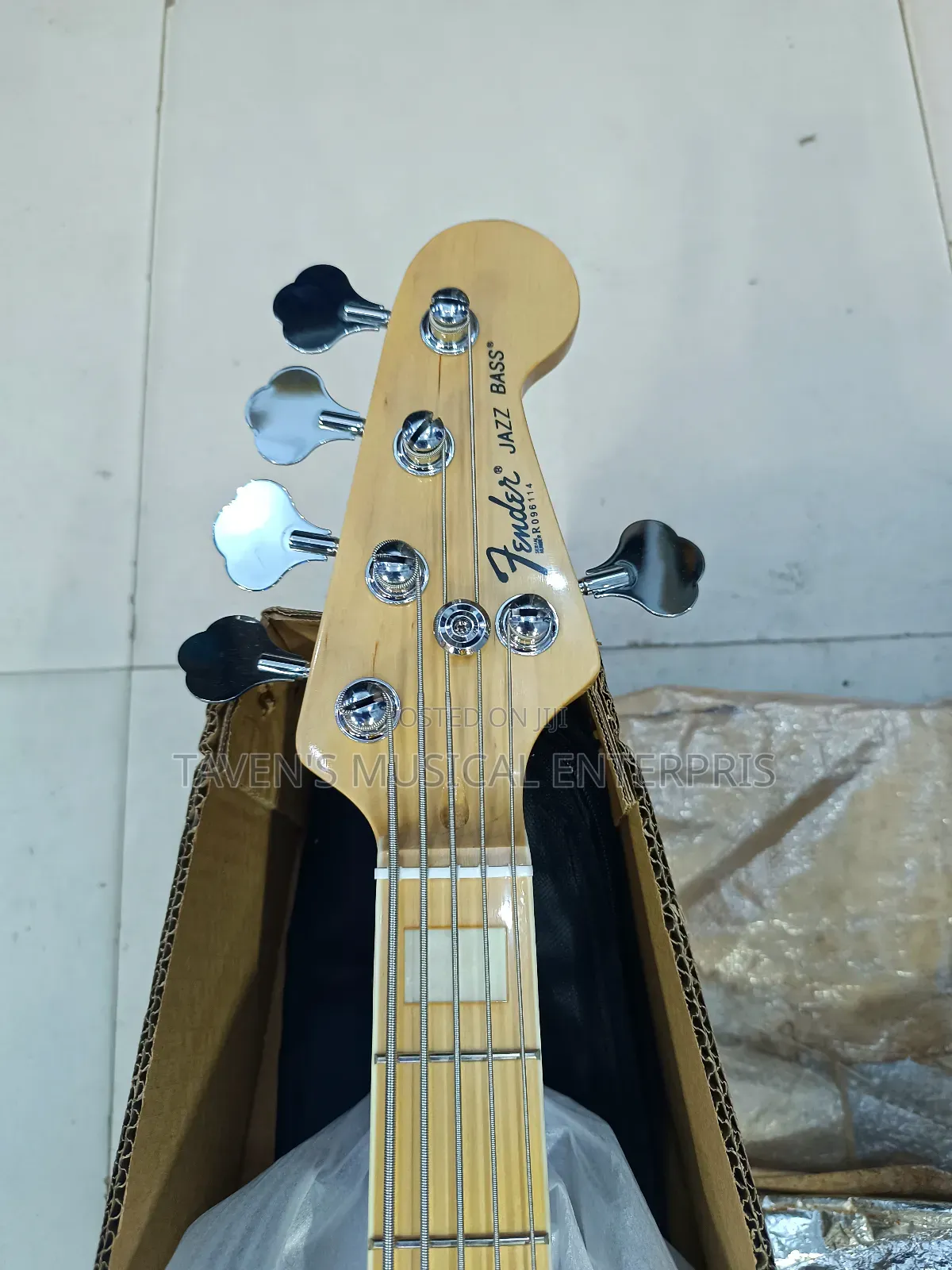 Fender Squier Standard 5-String Active Jazz Bass Electric Guitar