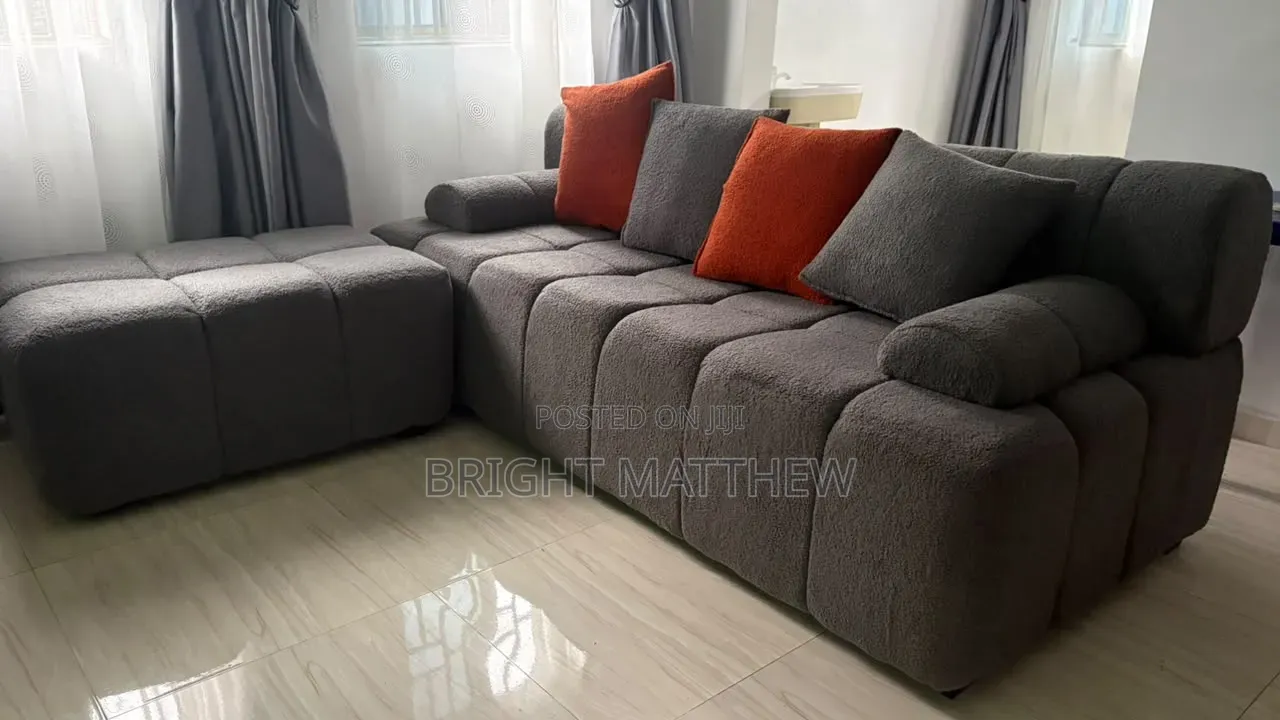 Modern Reversible L-Shaped Sofa With Adjustable Chaise