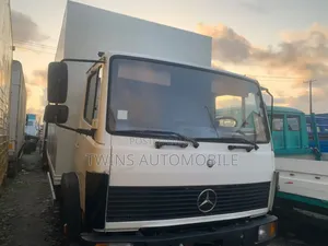 Tokunbo Mercedes 814 Box Body Container Truck 10 Tons