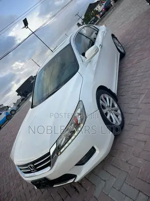 Honda Accord Touring V-6 4dr Sedan (3.5L 6cyl 6A) 2015 White
