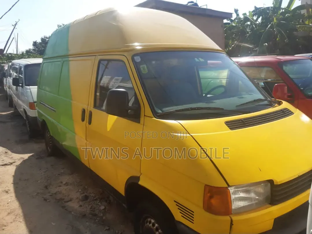 Volkswagen Transporter 2003 Yellow