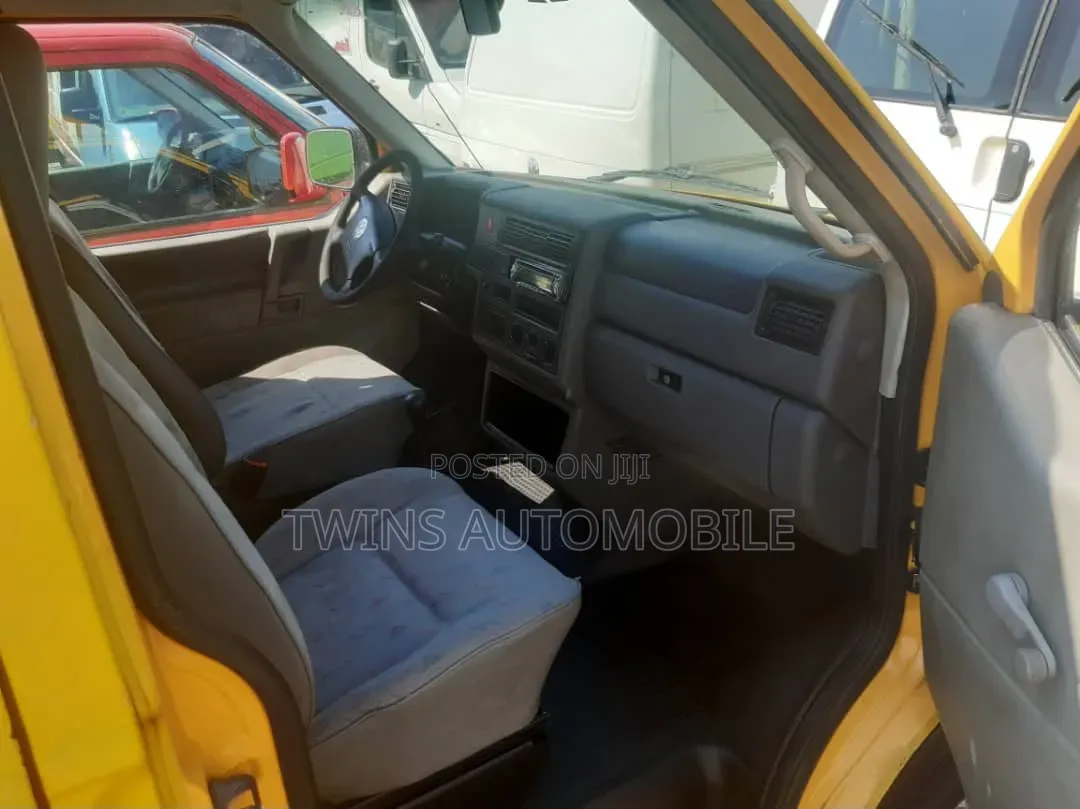 Volkswagen Transporter 2003 Yellow