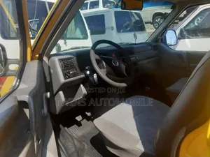Volkswagen Transporter 2003 Yellow