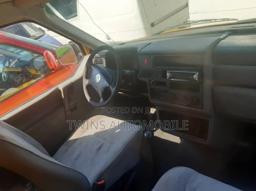 Volkswagen Transporter 2003 Yellow