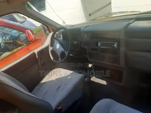 Volkswagen Transporter 2003 Yellow