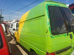Volkswagen Transporter 2003 Yellow
