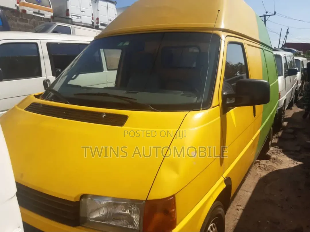 Volkswagen Transporter 2003 Yellow