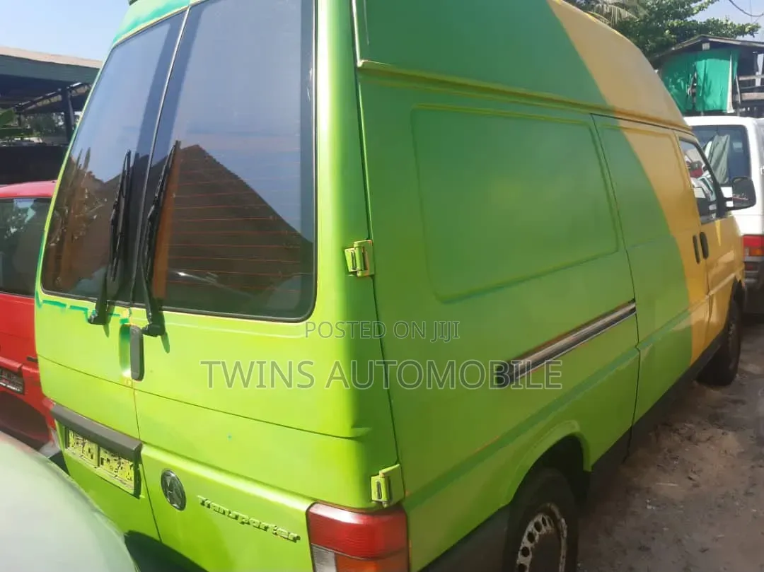 Volkswagen Transporter 2003 Yellow