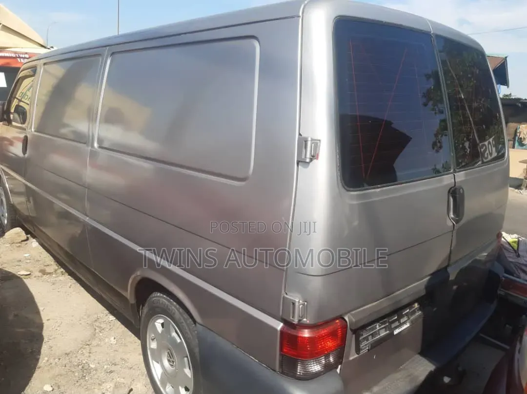 Volkswagen Transporter 2002 Grey