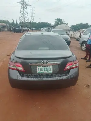 Toyota Camry LE 4dr Sedan (2.5L 4cyl 6A) 2011 Gray