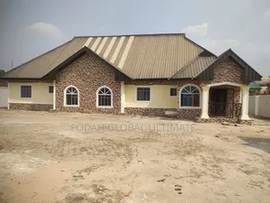 6bdrm Bungalow in Benin City for sale