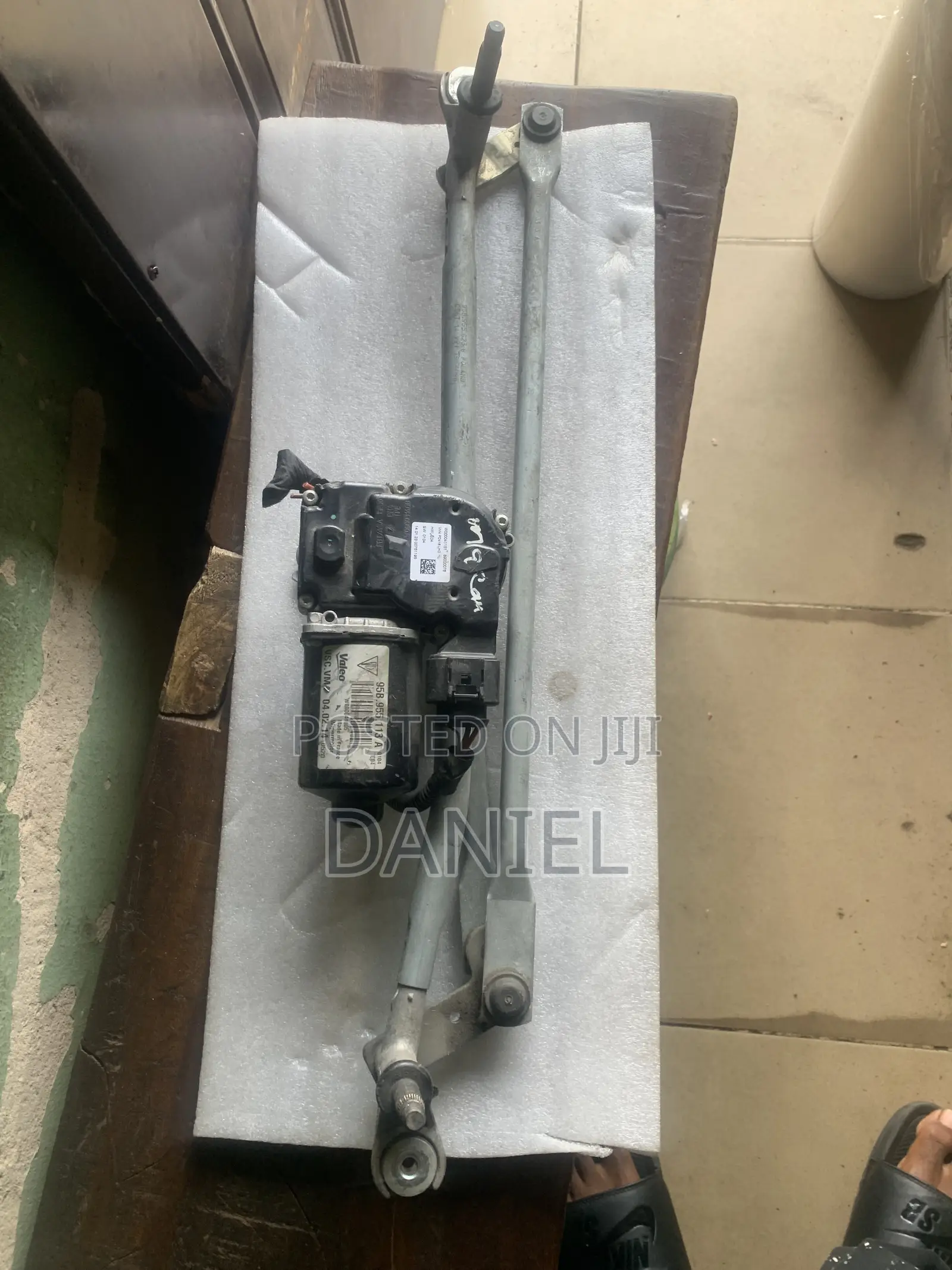 Porsche Macan Engine Wiper