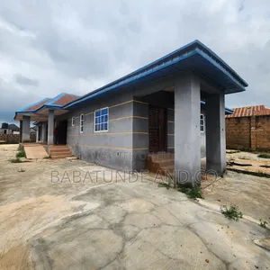 2bdrm Block of Flats in Ibadan Polytechnic/University for sale