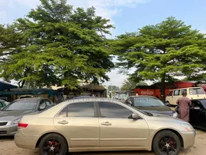 Honda Accord 2005 Gold