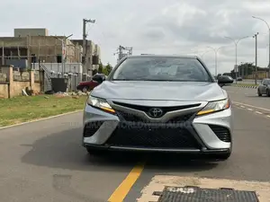 Toyota Camry 2018 Silver