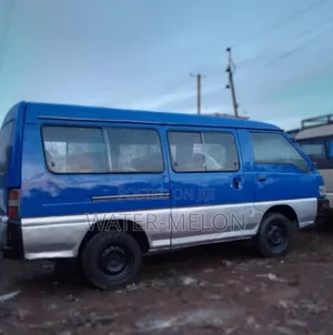 Mitsubishi L300 2005 Blue