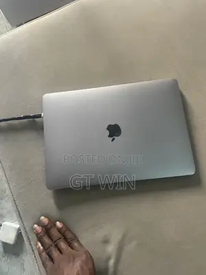 New Laptop Apple MacBook Pro 2020 8GB Intel Core i5 SSD 256GB
