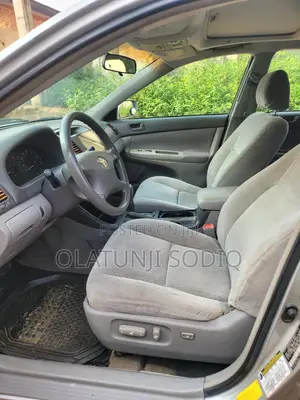 Toyota Camry LE 4dr Sedan (2.4L 4cyl 4A) 2004 Silver