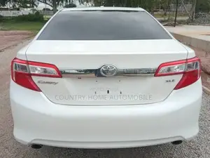 Toyota Camry XLE V6 4dr Sedan (3.5L 6cyl 6A) 2012 White