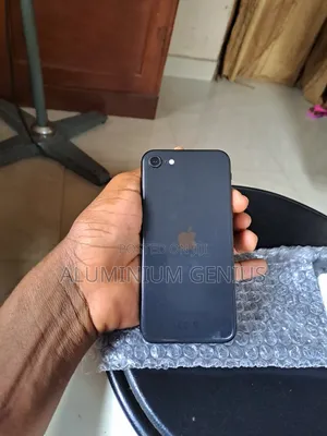 Apple iPhone SE (2020) 64 GB Black