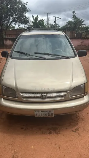 Toyota Sienta 2004 Gold