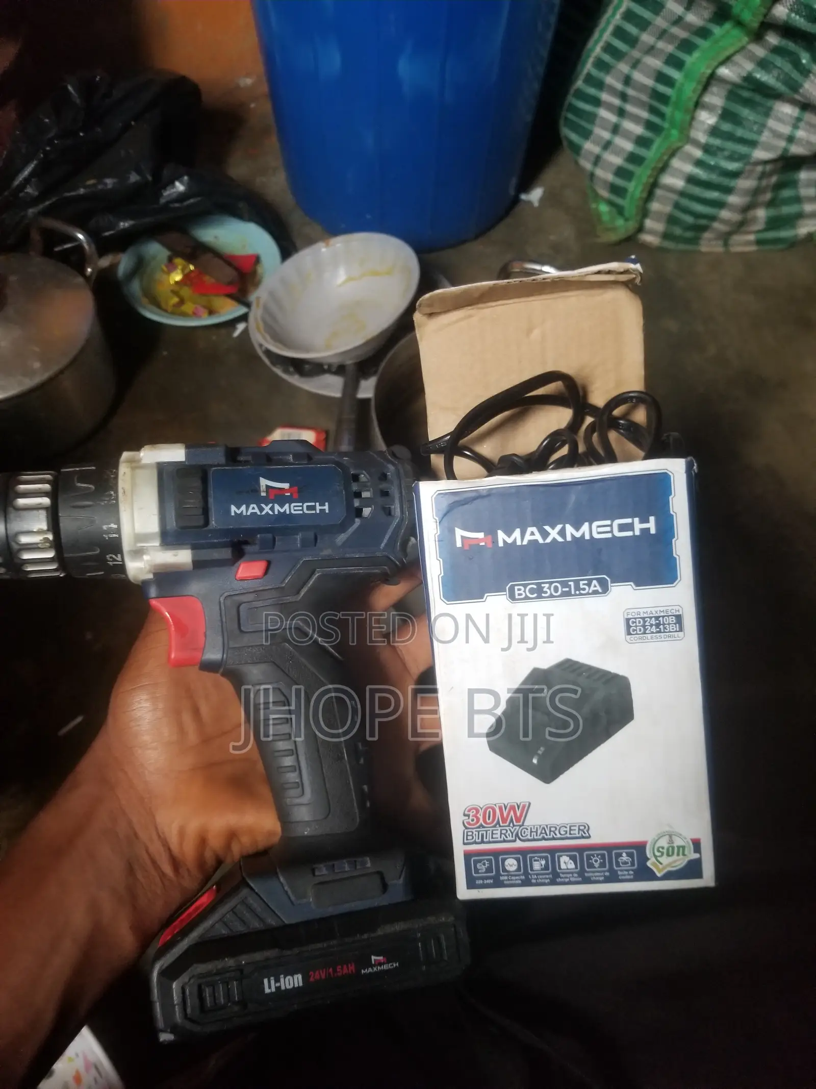 Screwimg Machone