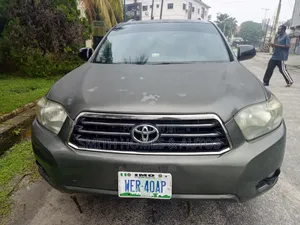 Toyota Highlander Base 2010 Gray