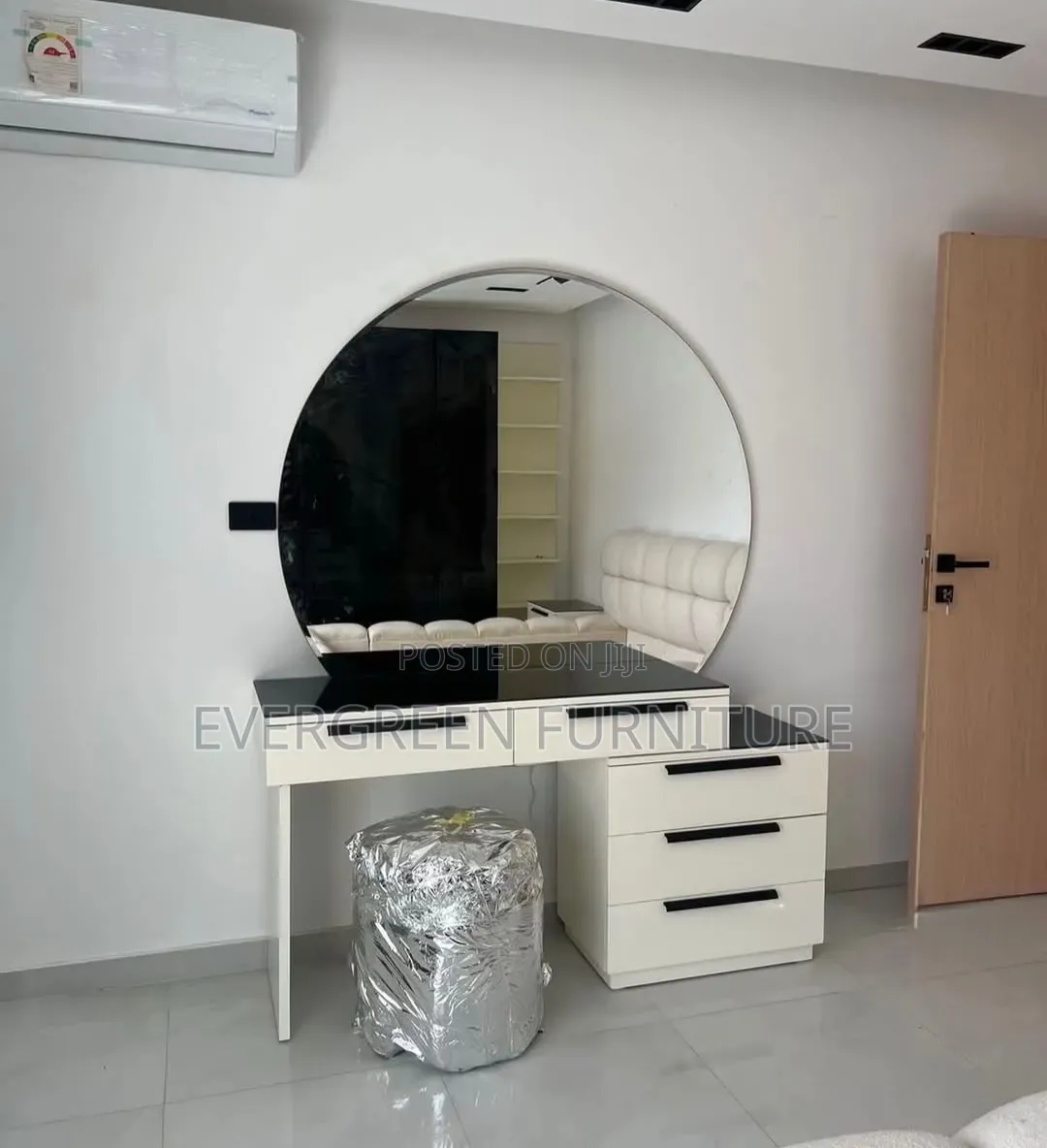 Customized Mirror Stand