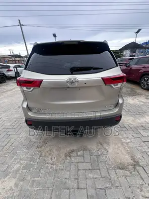 Toyota Highlander Limited 4dr SUV AWD (3.5L 6cyl 6A) 2015 Gold