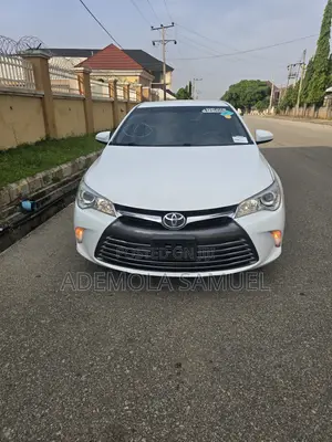 Toyota Camry LE 4dr Sedan (2.5L 4cyl 6A) 2015 White