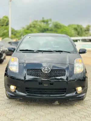 Toyota Yaris Base Sedan 4dr 2010 Black
