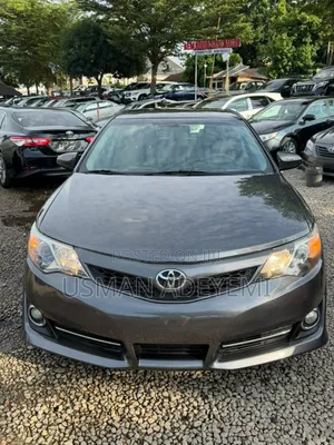 Toyota Camry SE 4dr Sedan (2.5L 4cyl 6A) 2014
