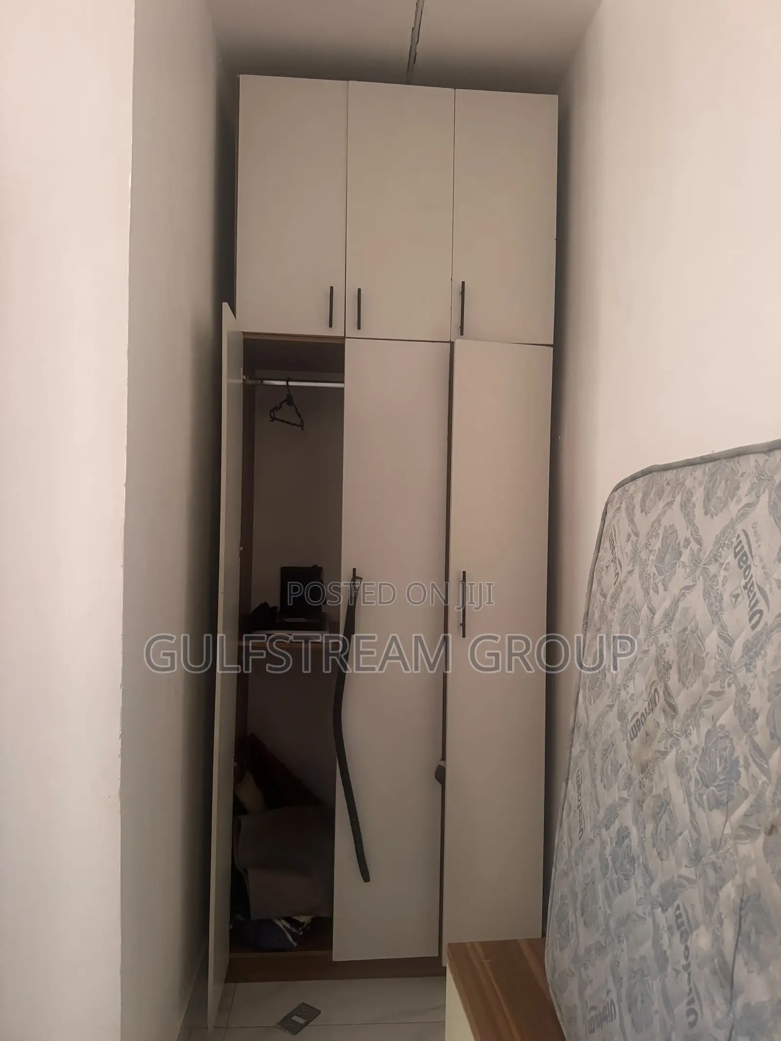 Standing Wradrobe for Room