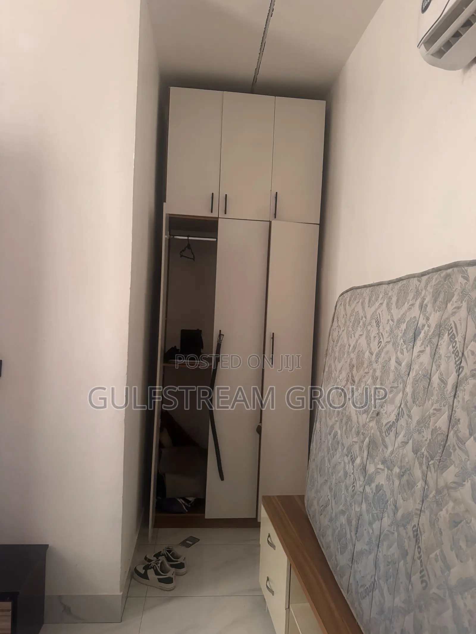 Standing Wradrobe for Room