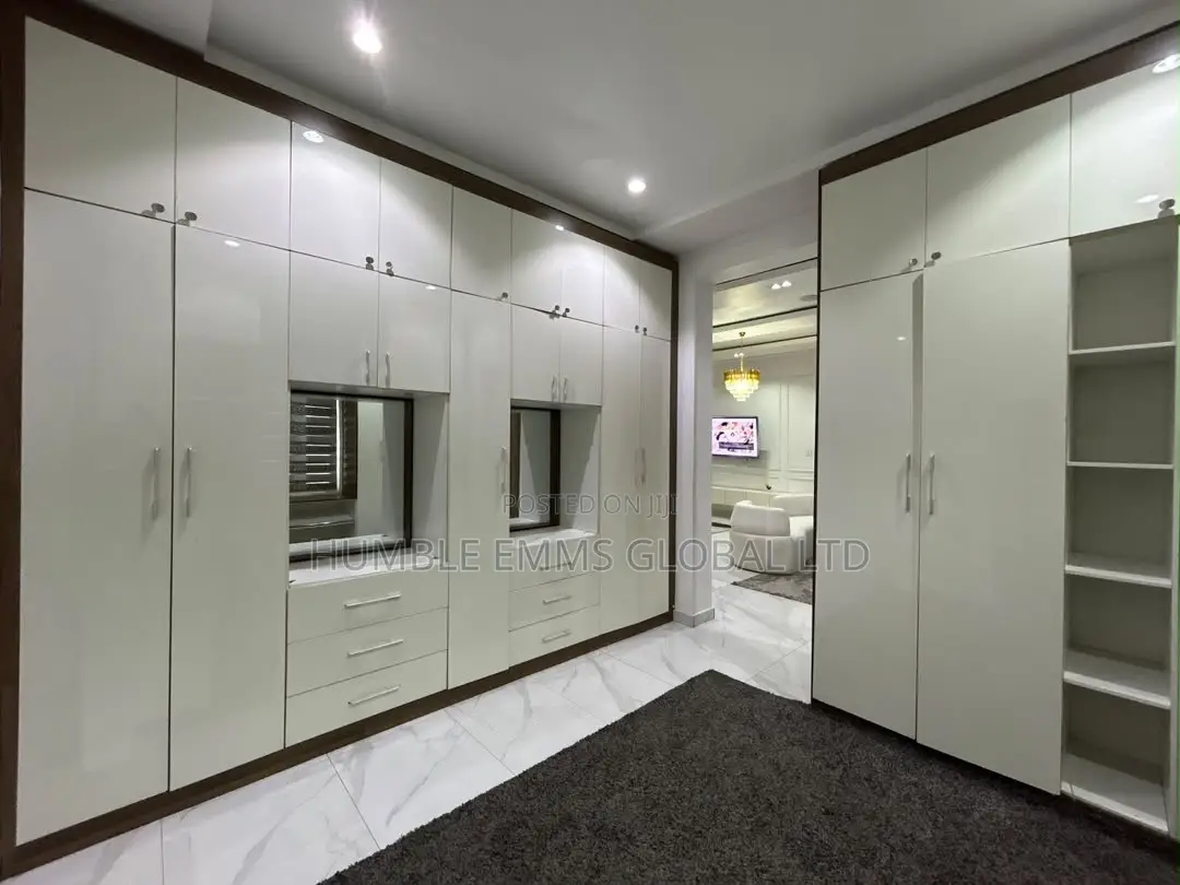 PENTAGON Apartment