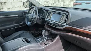 Toyota Highlander Limited Platinum V6 4x4 (3.5L 6cyl 6A) 2016 Black