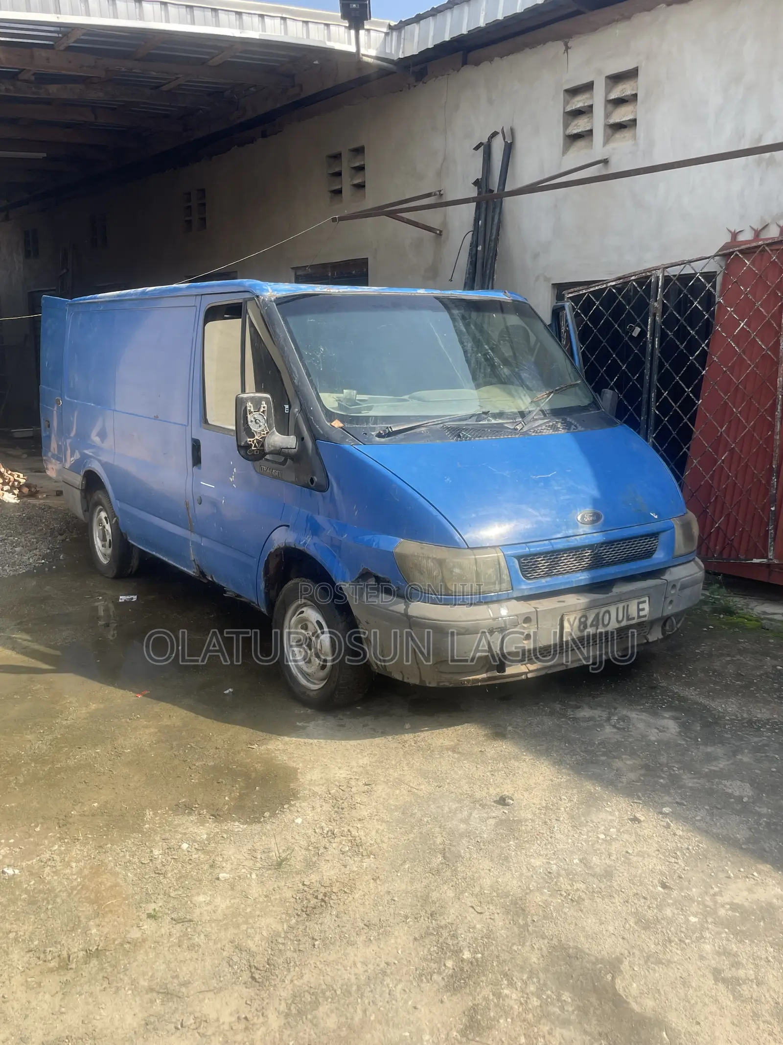 Ford Transit 2000 Blue