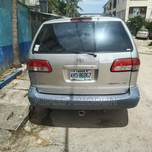 Toyota Sienna 2002 Silver