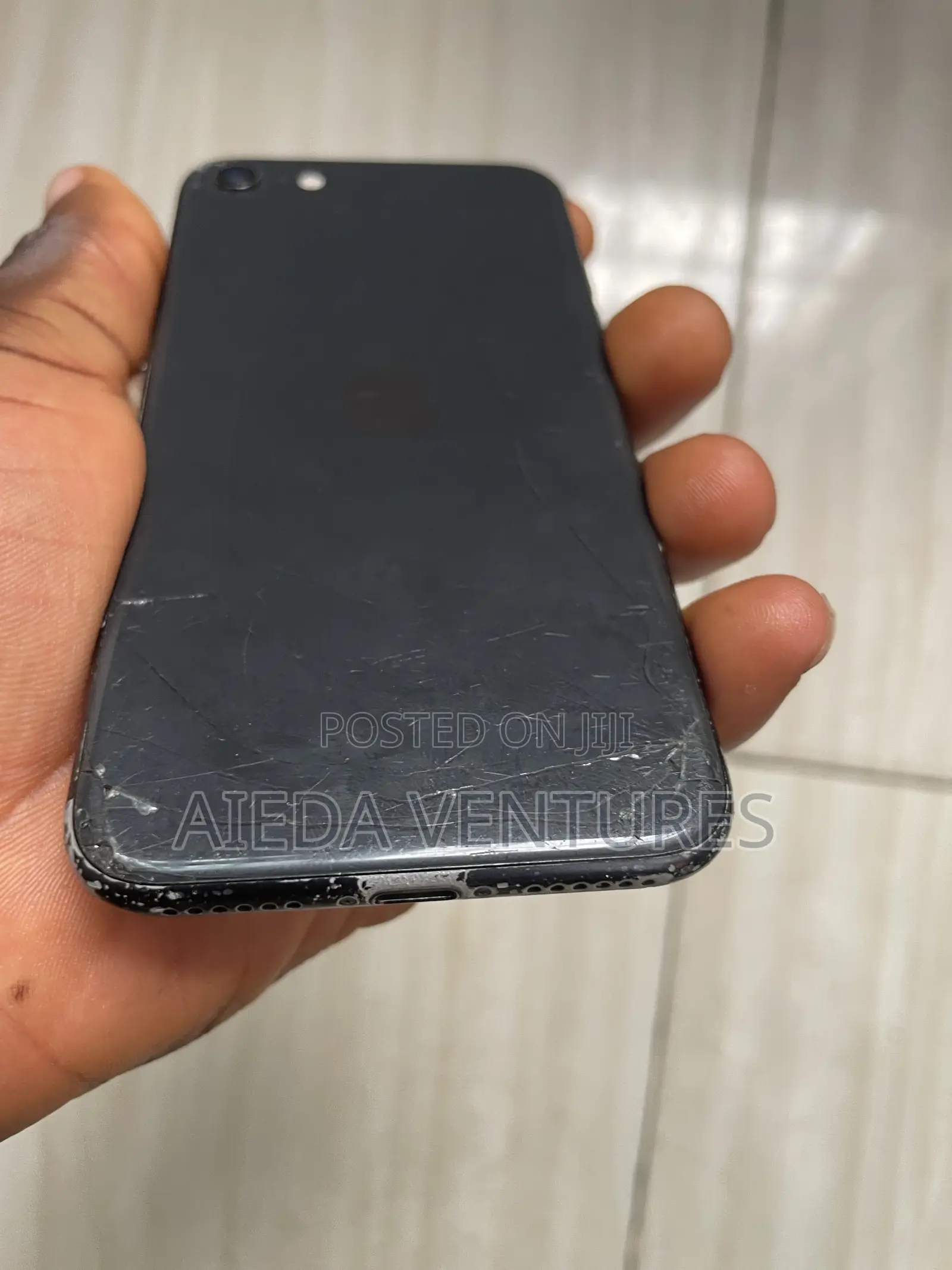 Apple iPhone SE (2020) 64 GB Black