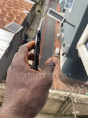 Apple iPhone SE (2020) 64 GB Black