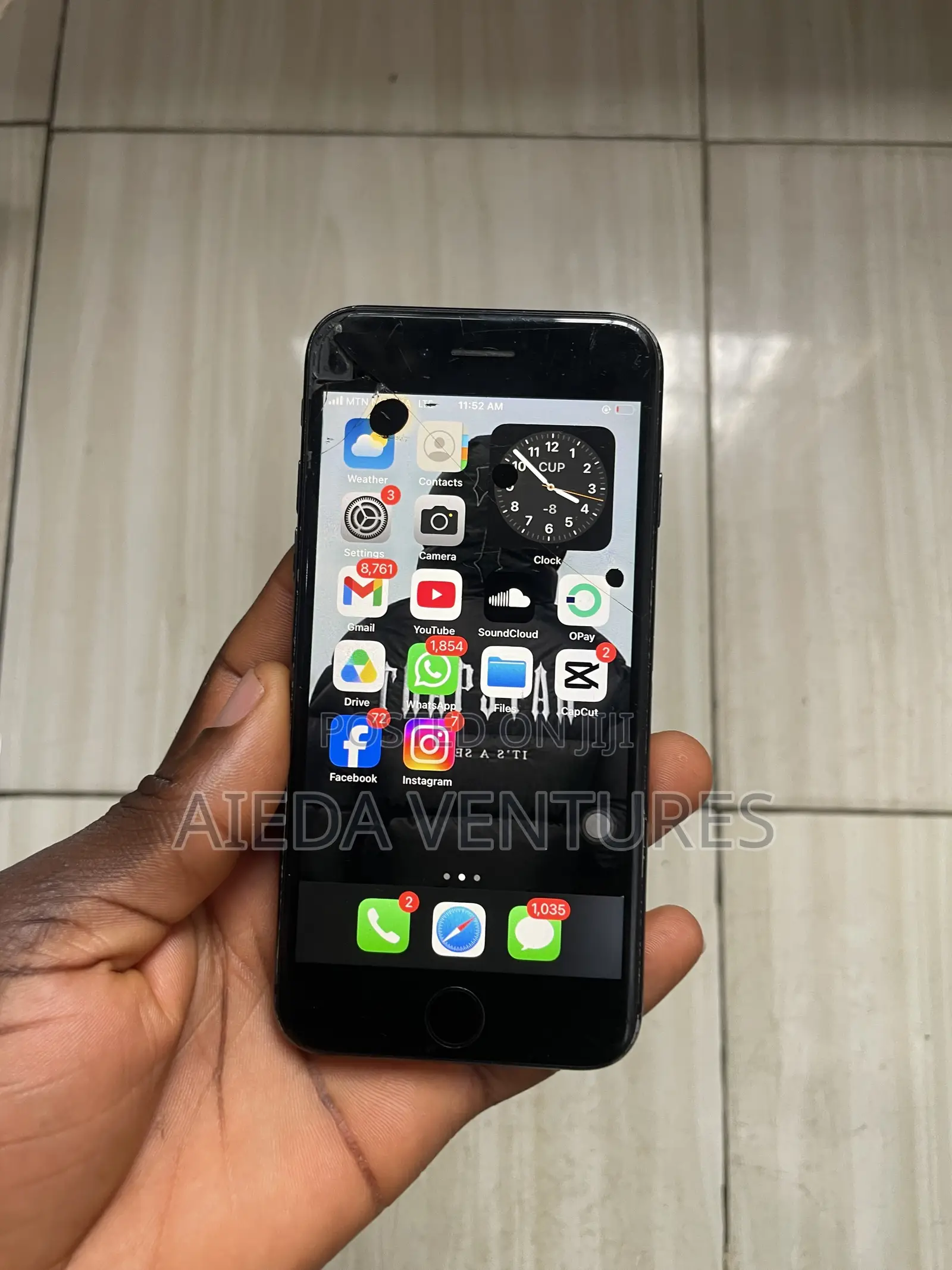 Apple iPhone SE (2020) 64 GB Black