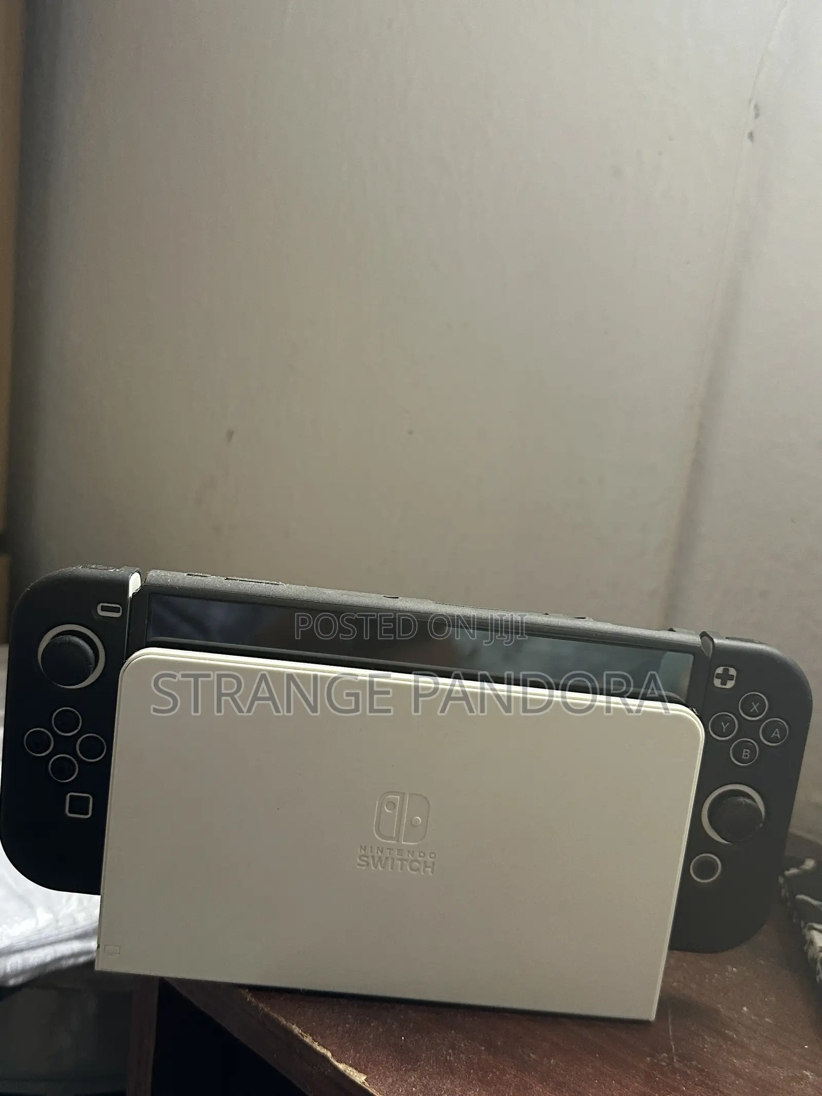Hacked Nintendo Switch OLED, 30+ Games Installed, Complete With Box