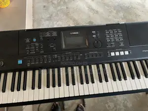 Yamaha PSR E473