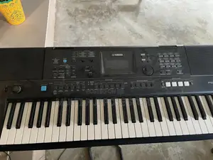 Yamaha PSR E473