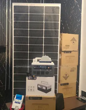 700W Solar Generator With Solar Panel