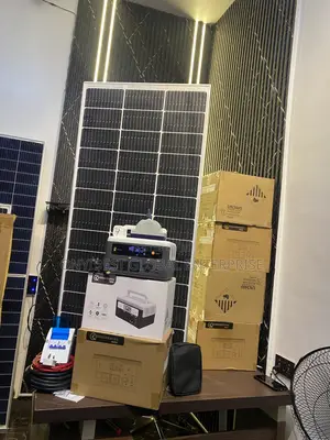 700W Solar Generator With Solar Panel
