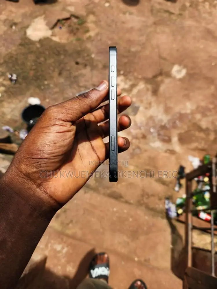 New Apple iPhone 16e 128 GB Black