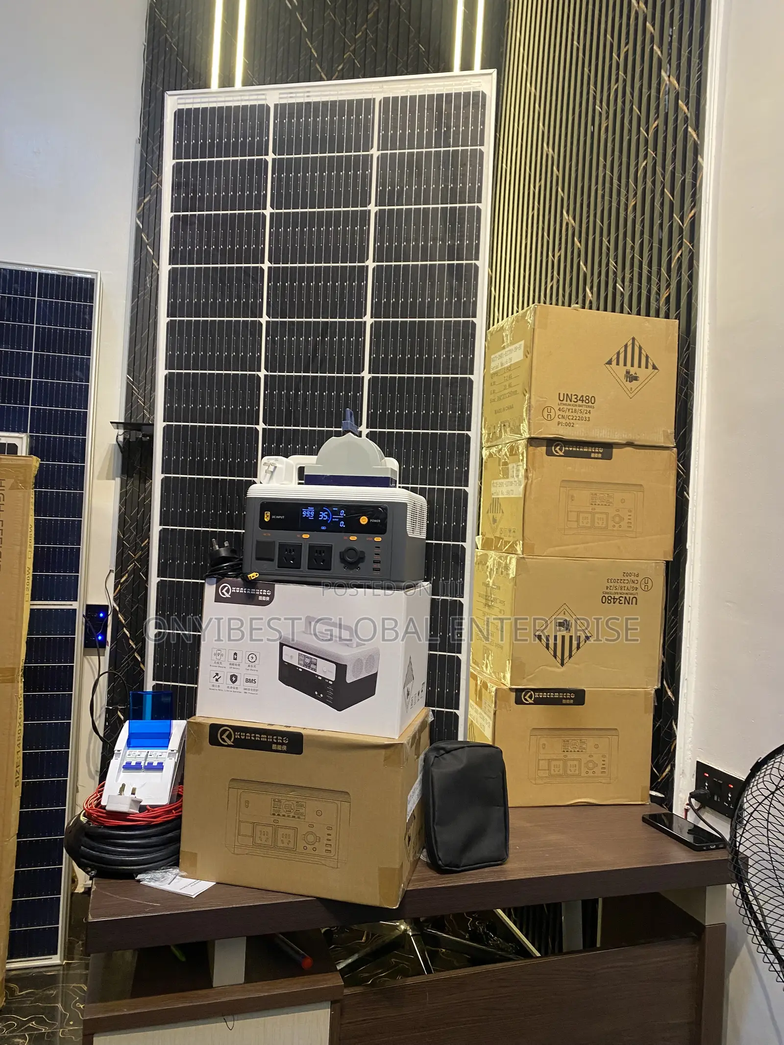 Portable 700W Solar Power Station