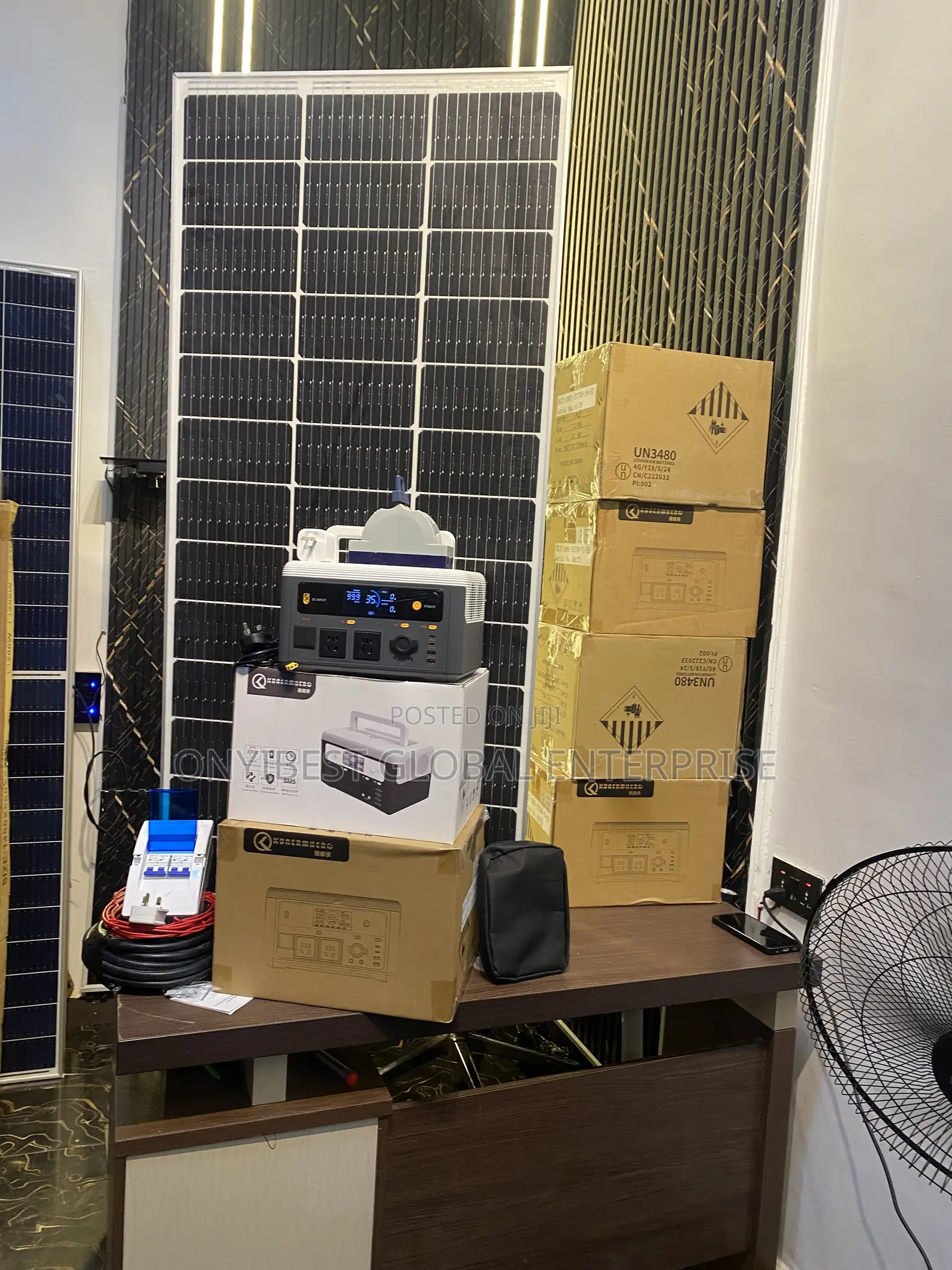 Portable 700W Solar Power Station