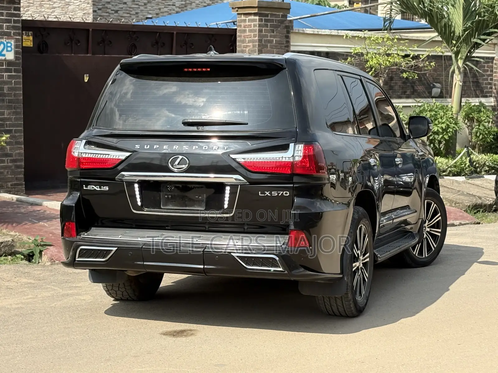 Lexus LX 2022 Black